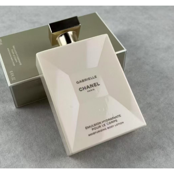 GABRIELLE CHANEL Moisturizing Body Lotion